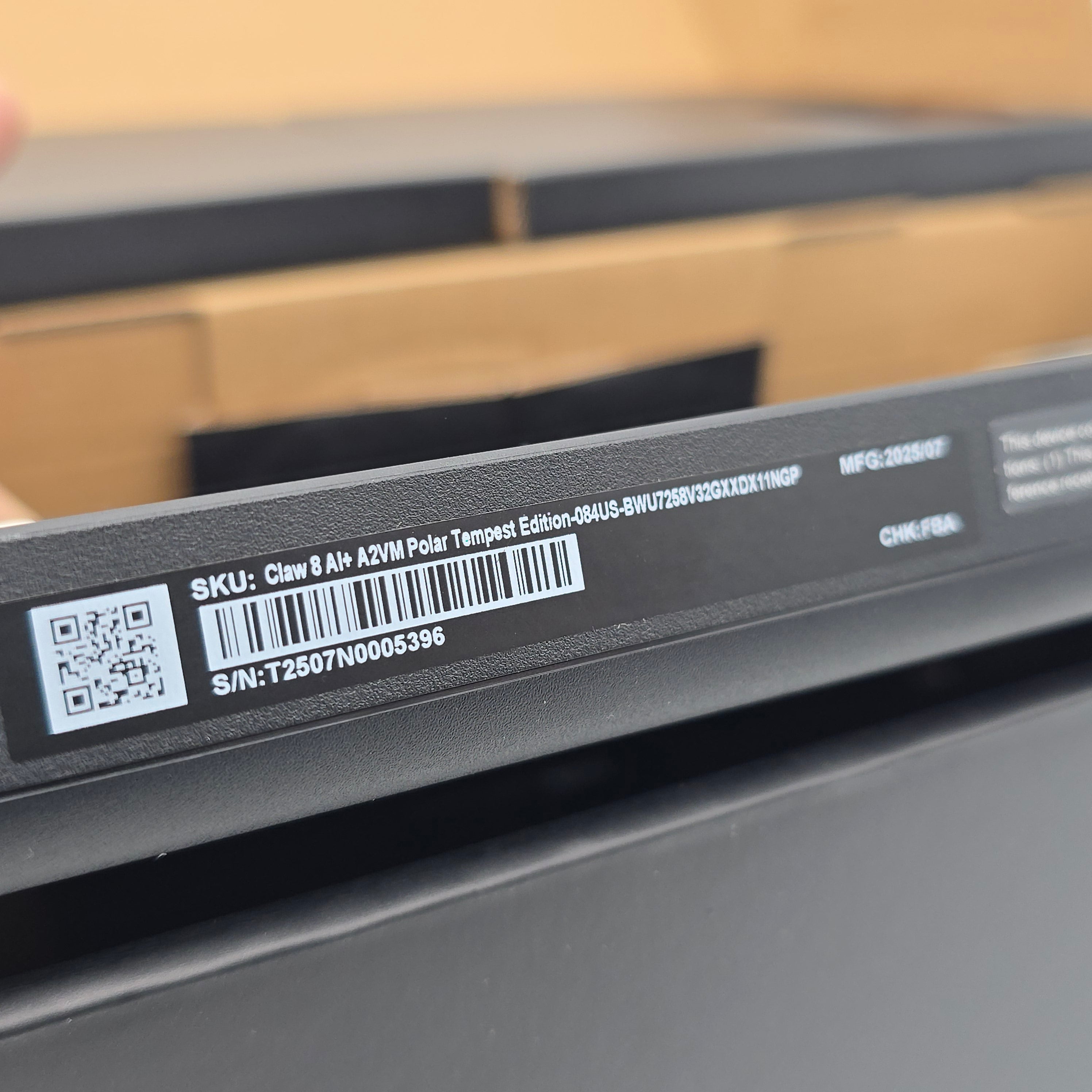 MSI Claw 8 AI+ A2VM Polar Tempest Edition 2TB, Intel Ultra 7-258V, 8" FHD 120Hz Display, 32GB DDR5